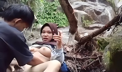 Bokep Indo | Pelajar Hijab Nekad Ngewe Outdoor