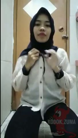 hijab t0c1l pamer di toilet