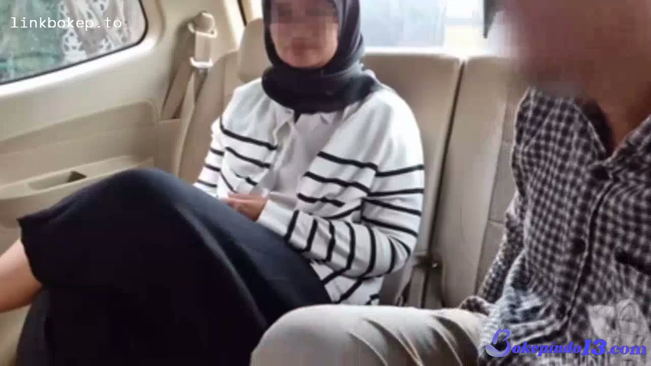 Hijab Ukhty Pasrah Aja Di Mobil